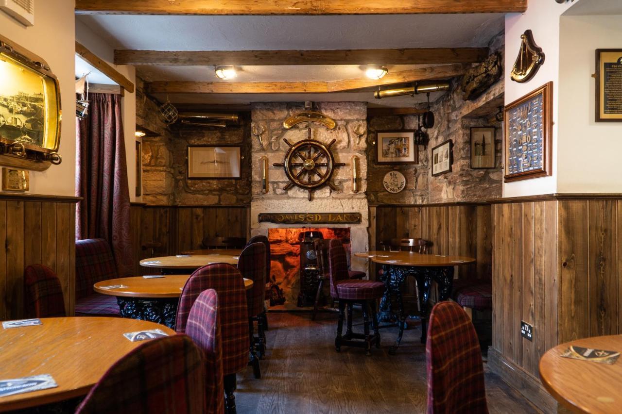 The Olde Ship Inn Seahouses Bagian luar foto