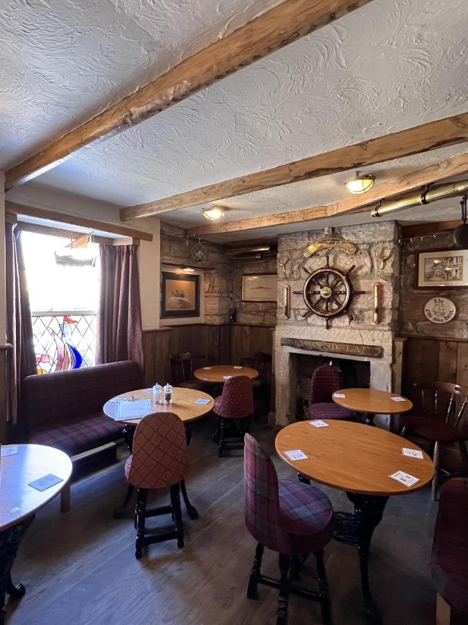 The Olde Ship Inn Seahouses Bagian luar foto