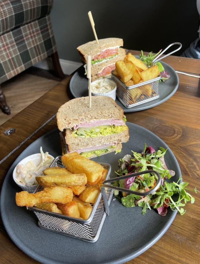 The Olde Ship Inn Seahouses Bagian luar foto