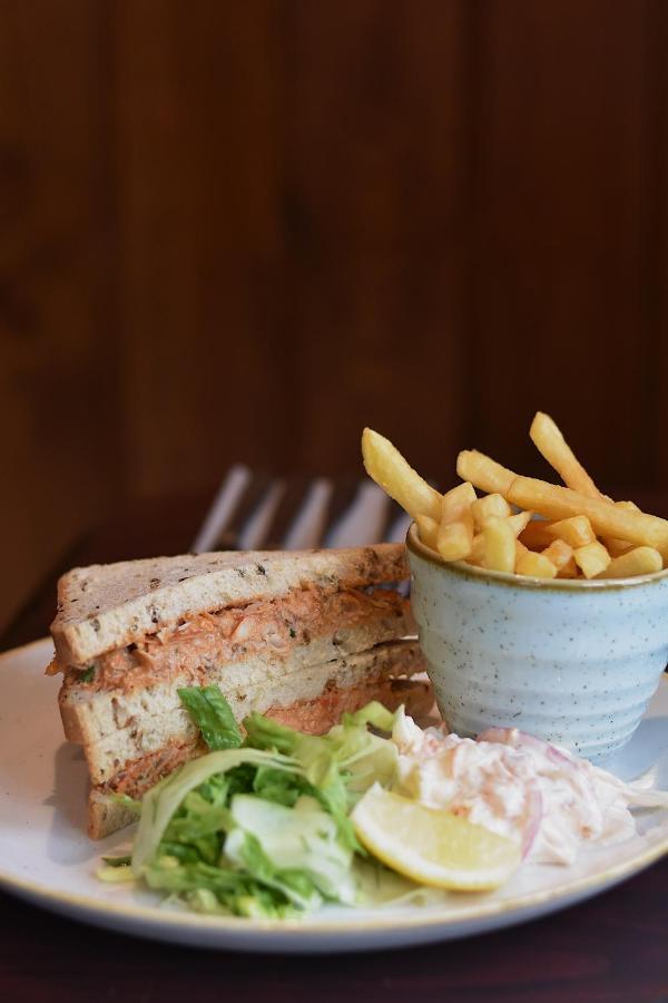 The Olde Ship Inn Seahouses Bagian luar foto